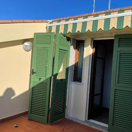Guest house Confortevole Matrimoniale Con Terrazza A 500 Mt Dal Mare Marina Di Carrara
