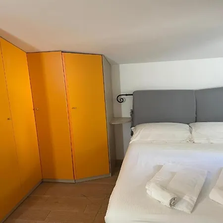 Confortevole Matrimoniale Con Terrazza A 500 Mt Dal Mare Marina Di Carrara